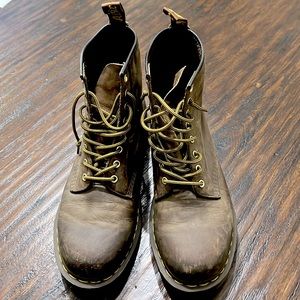 Men’s Dr Marten’s suede brown leather distressed color hardly worn.